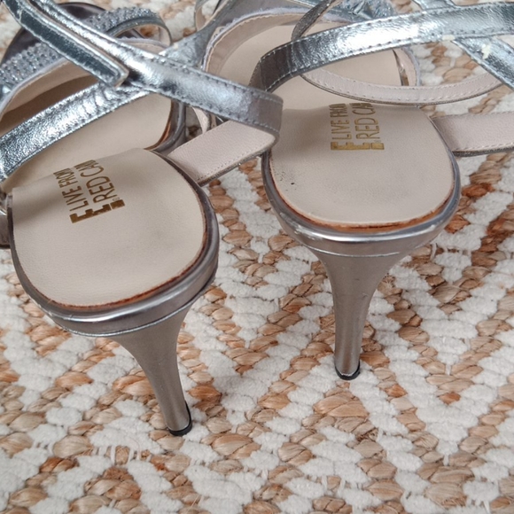 E !Live from the red carpet heels - Picture 6 of 16